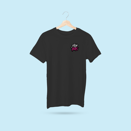 SAJA BOYS Unisex Black T-Shirt – Embroidered K-Pop Demon Hunters Logo Tee | 100% Cotton, Small to XXL, Fandom Merch
SAJA BOYS Unisex Black T-Shirt – Embroidered Demon Hunters Logo Tee
Unisex SAJA BOYS embroidered black crew neck t-shirt. 100% cotton, small to XXL, premium K-Pop Demon Hunters merch for fans and collectors.
Unisex black crew neck t-shirt with embroidered SAJA BOYS neon pink and white logo on chest – K-Pop Demon Hunters fandom merch.